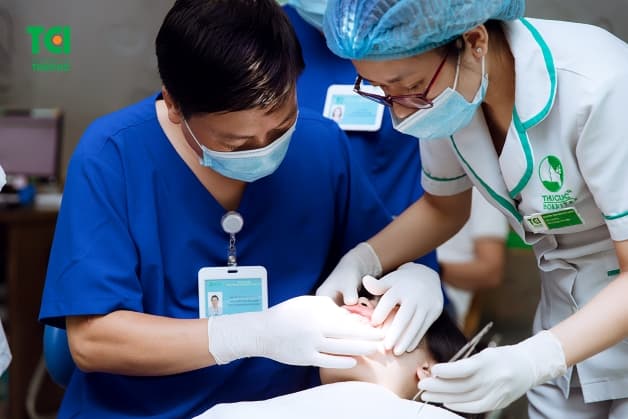 Bọc răng sứ Inox