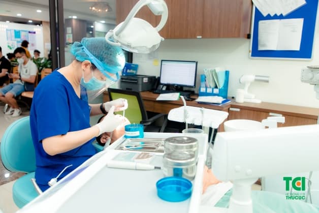 Bọc răng sứ Inox