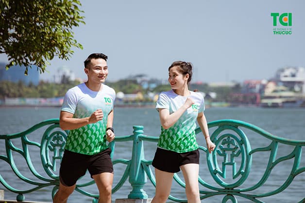 Gợi ý cách giúp kinh nguyệt ra đều - chị em có thể thực hiện các hoạt động vận động để cải thiện tinh thần, hỗ trợ giảm stress