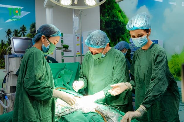 Mổ nội soi là một trong những cách trị bệnh u nang buồng trứng hiệu quả và phổ biến nhất.