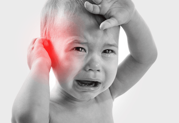 Viêm tai giữa khiến trẻ khó chịu và có thể dẫn đến những biến chứng nguy hiểm
