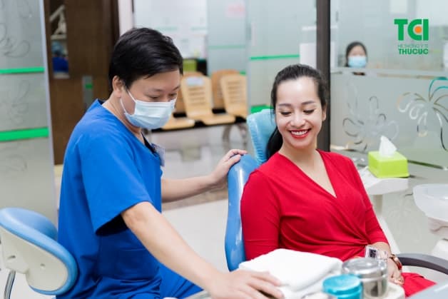 Dán sứ Veneer Emax