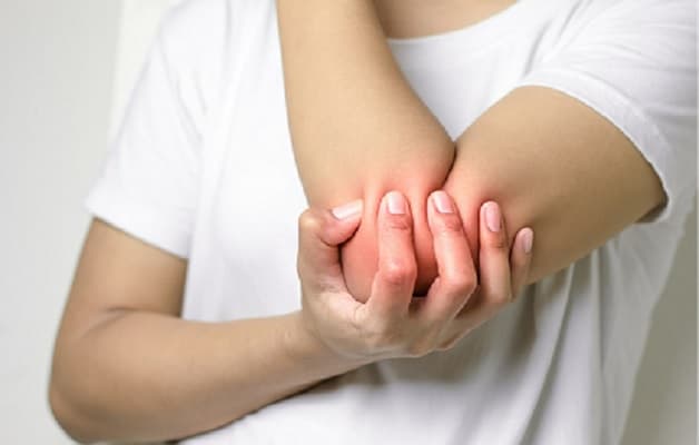 Đau khớp khuỷu tay là dấu hiệu cho thấy gân bị viêm, giãn hoặc đứt