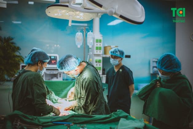 Trong những trường hợp điều trị nội khoa không có hiệu quả, phương pháp phẫu thuật loại bỏ u xơ là giải pháp cần thiết