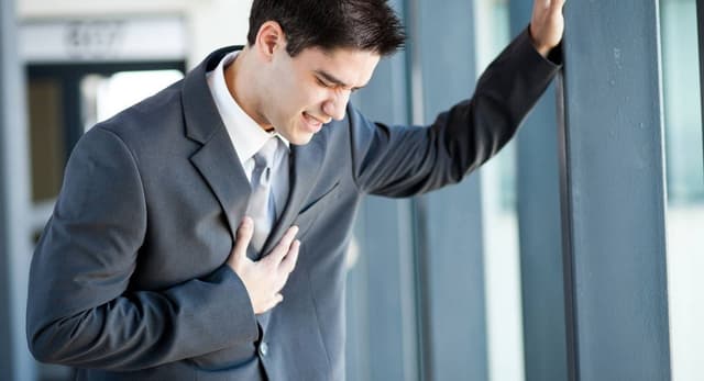 Đau ngực trái khó thở cảnh báo bệnh gì?