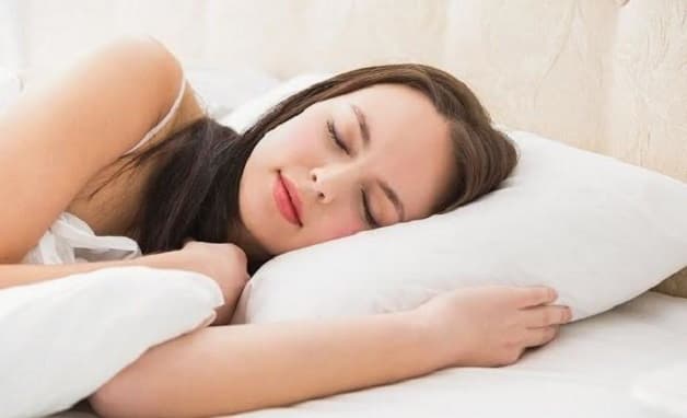 Đẻ mổ có được nằm nghiêng không là băn khoăn của nhiều chị em