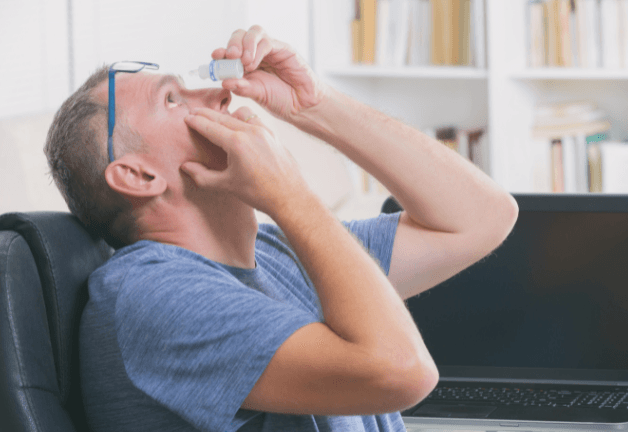 Sử dụng nhỏ mắt điều trị viêm kết mạc