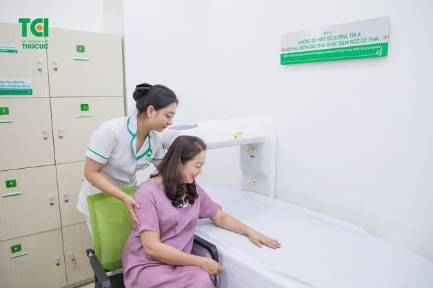 đo mật độ loãng xương ở người cao tuổi tại Thu Cúc TCI