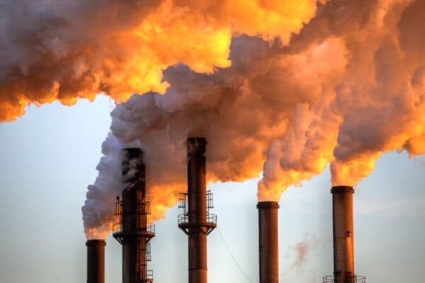 Nguy cơ mắc dị vật tai khi tới nơi ô nhiễm, nhiều khói bụi