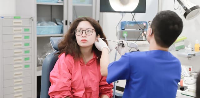 Làm sao để lấy dị vật trong tai đúng cách?