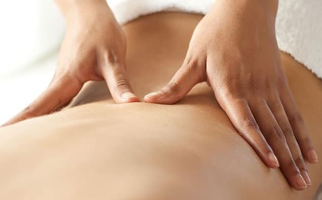 Cách điều trị bệnh thoái hóa đốt sống lưng bằng matxa