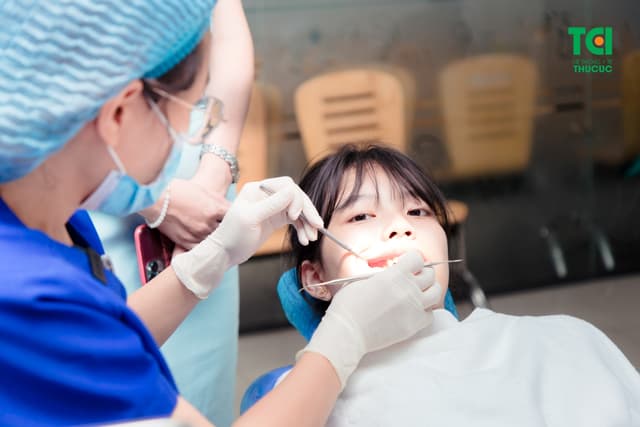 Niềng răng sau khi bọc sứ, có nên không?