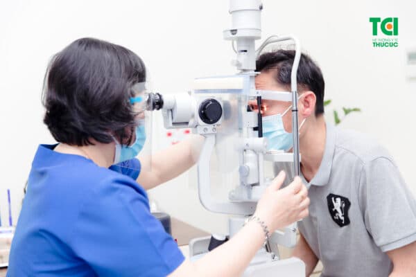 Khi có vấn đề liên quan đến mắt, hãy đến gặp bác sĩ