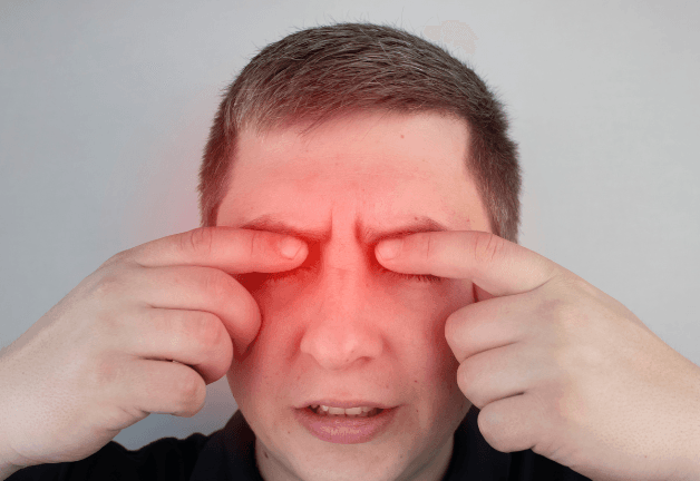 Viêm kết mạc khiến người bệnh khó chịu