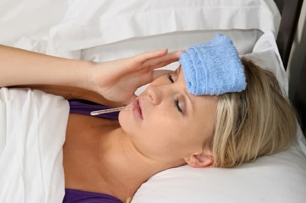 Hạ sốt để giảm triệu chứng viêm loét dạ dày kèm sốt