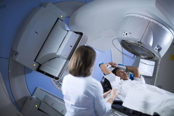 điều trị ung thư ở buồng trứng với phương pháp xạ trị