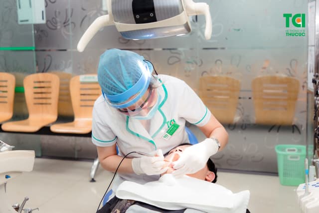 Xử lý nhiễm trùng sau khi nhổ răng khôn