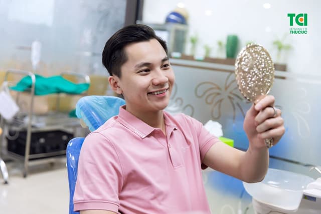 Lý giải nguyên nhân gây hở chân răng sứ