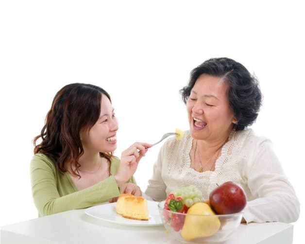 Người bệnh Alzheimer giai đoạn cuối cần được chăm sóc với thái độ tích cực