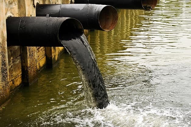 Môi trường, nguồn nước bị ô nhiễm là một trong các nguyên nhân chính gây bệnh Crohn