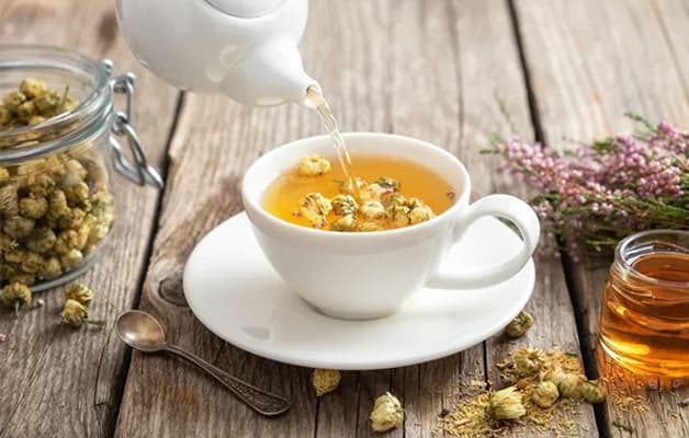 Loại trà làm từ loại thảo mộc này có thể chống viêm, làm dịu vag giảm co thắt đại tràng.