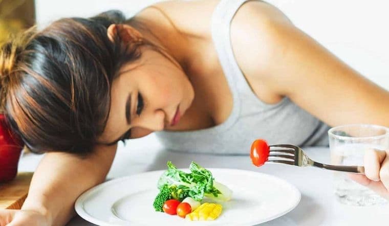 Rối loạn ăn uống và thiếu chất dinh dưỡng là nguyên nhân dẫn đến rối loạn kinh nguyệt