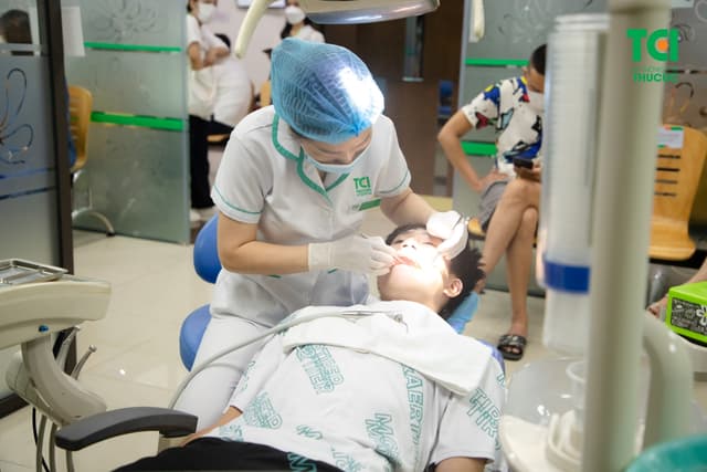 Có nên nhổ răng mọc thừa không?