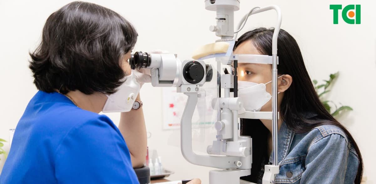 Quy trình cắt kính cận đạt chuẩn bao gồm các bước nào?