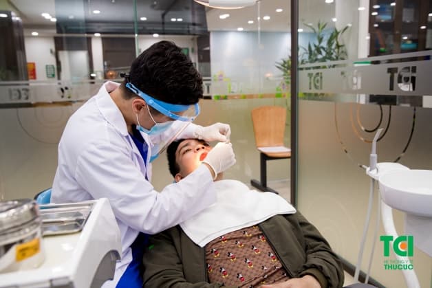 rách lợi chân răng