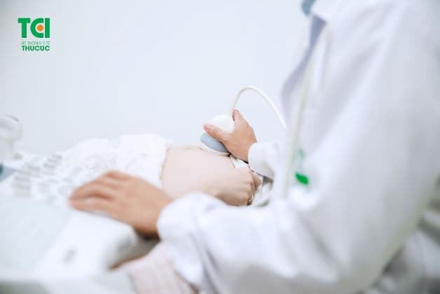 Đi khám để kiểm tra tình trạng của nang both thường xuyên là điều mà bệnh nhân cần thực hiện