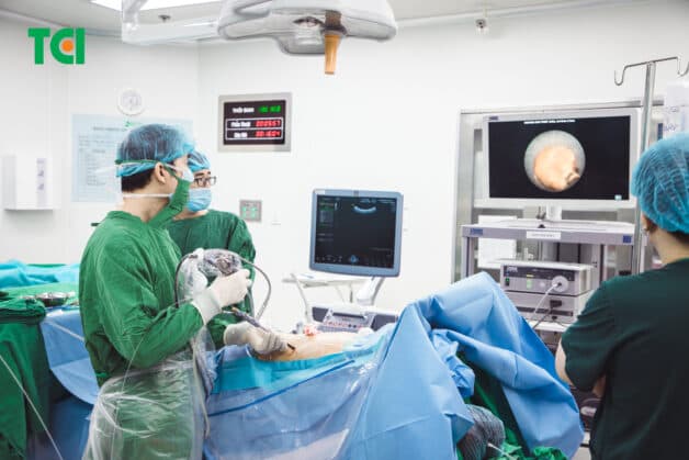 Lấy sạch 4 viên sỏi thận kích thước lớn trong 1 lần tán sỏi qua da