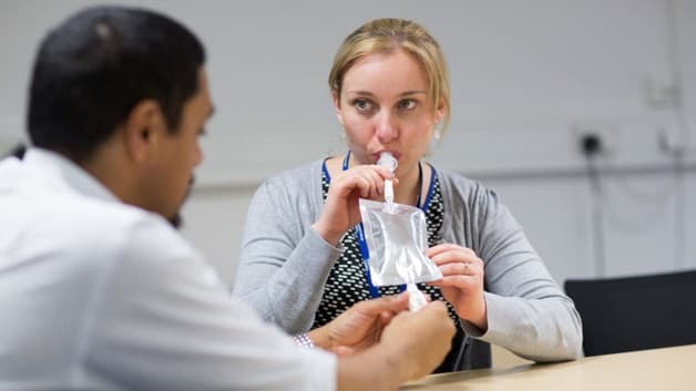 Test hơi thở để xác định có mắc khuẩn HP không