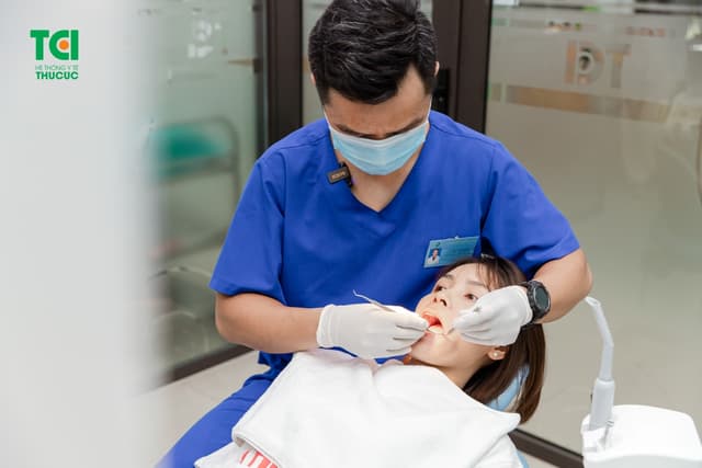 Tình trạng răng quặp vào trong và những ảnh hưởng