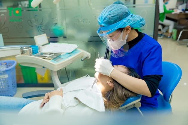 tình trạng viêm chân răng có mủ