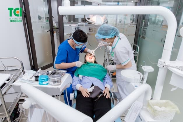 tình trạng viêm chân răng có mủ