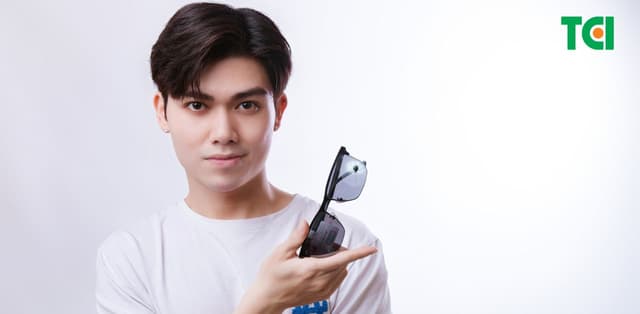 Có nên mua tròng kính Chemi đổi màu?