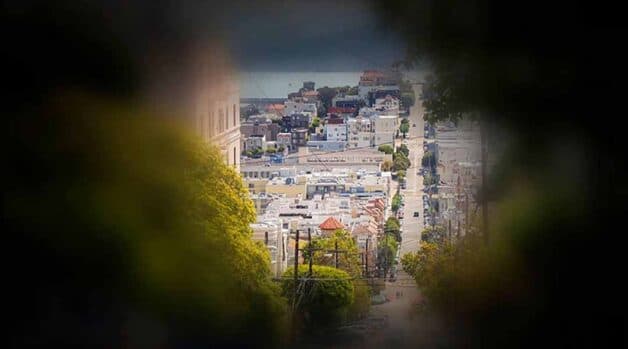 Bệnh viêm võng mạc sắc tố làm bệnh nhân mất tìm nhìn ngoại biên.