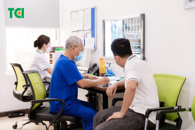 Thăm khám kịp thời thoái hóa khớp háng