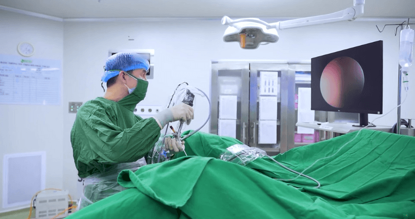 Bệnh nhân 74 tuổi thoát sỏi niệu quản trái không cần mổ tại TCI