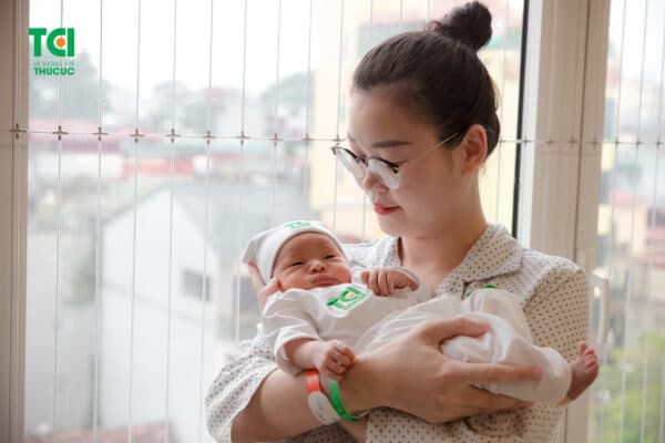 Sản phụ cần lưu ý một số nguyên nhân có thể gây đau lưng sau sinh thường