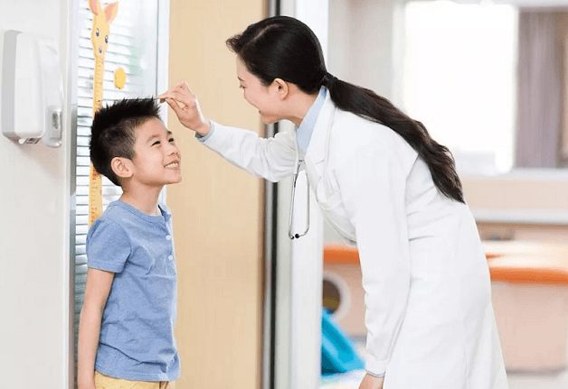 Trẻ em cần được chú trọng, theo dõi để phát hiện bệnh kịp thời.