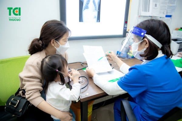 Cha mẹ lưu ý chỉ sử dụng thuốc điều trị bệnh thủy đậu ở trẻ khi có chỉ định của bác sĩ