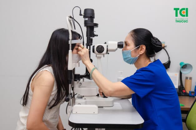 Bệnh nhân VVMST phải thăm khám định kỳ với chuyên gia nhãn khoa.