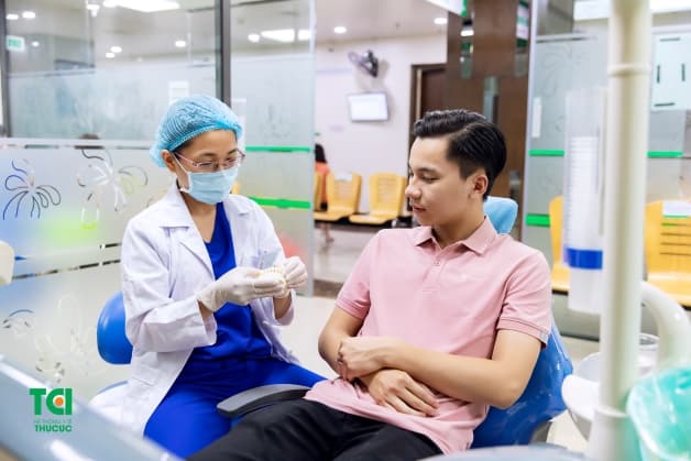 bọc răng sứ bị chảy máu