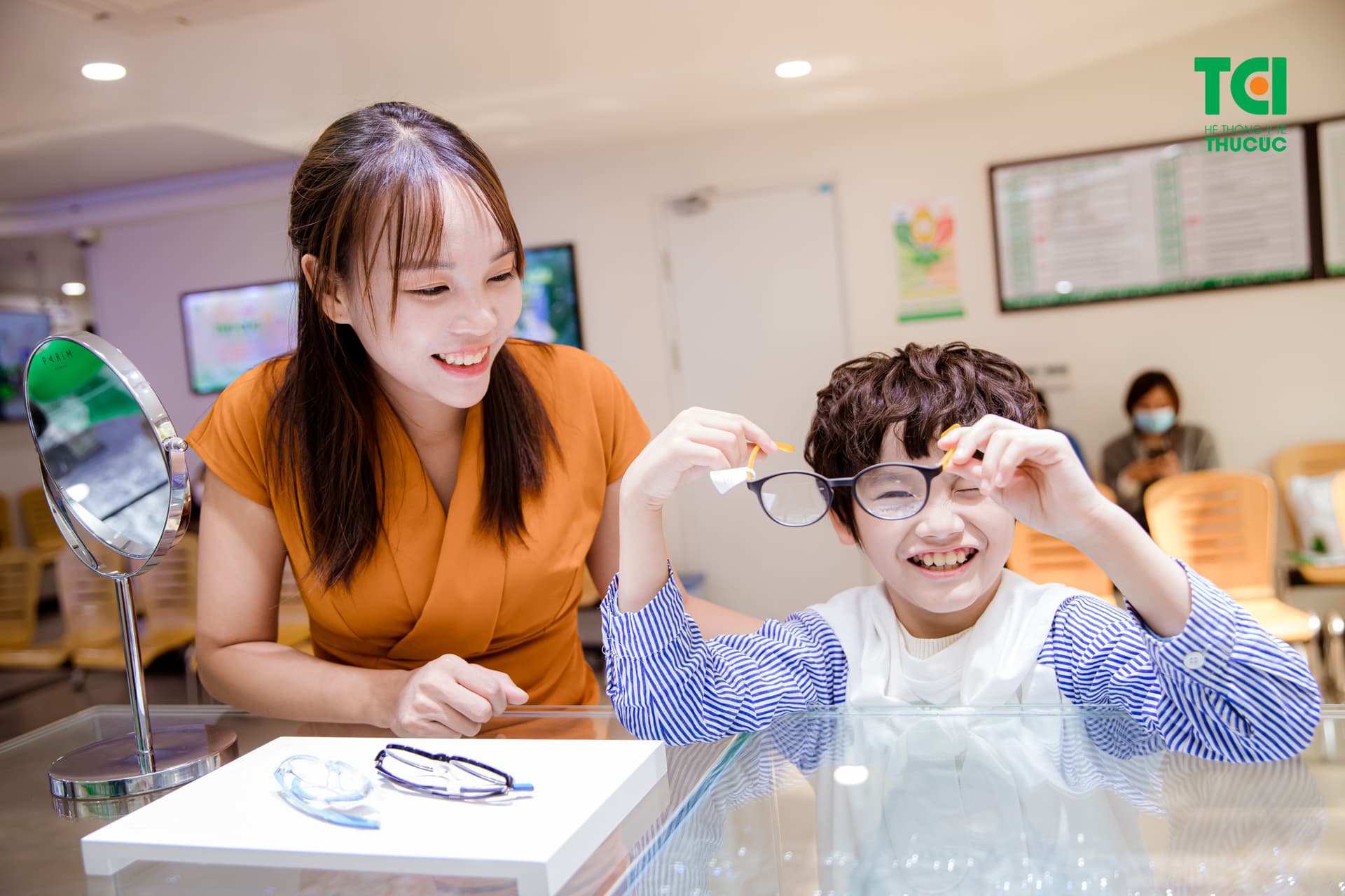 nên cắt kính cận cho bé ở đâu?