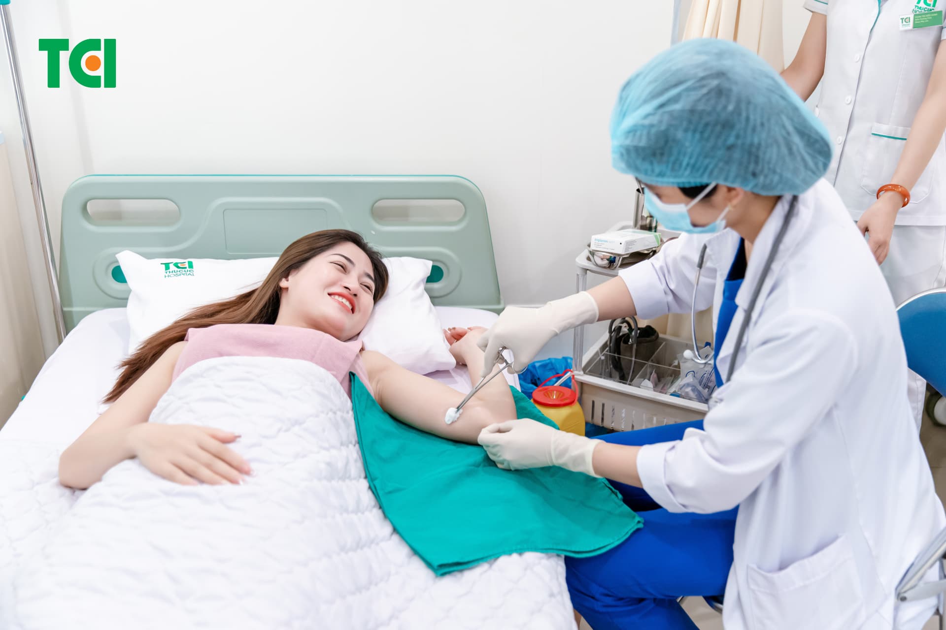 Chị em phụ nữ băn khoăn cấy que tránh thai có bị tăng cân hay không?