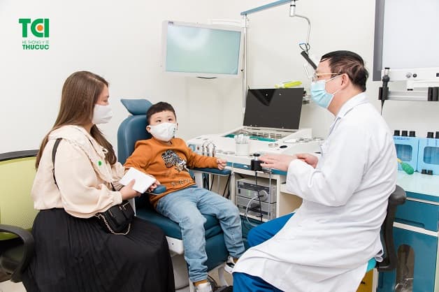 dị vật chui vào mũi trẻ