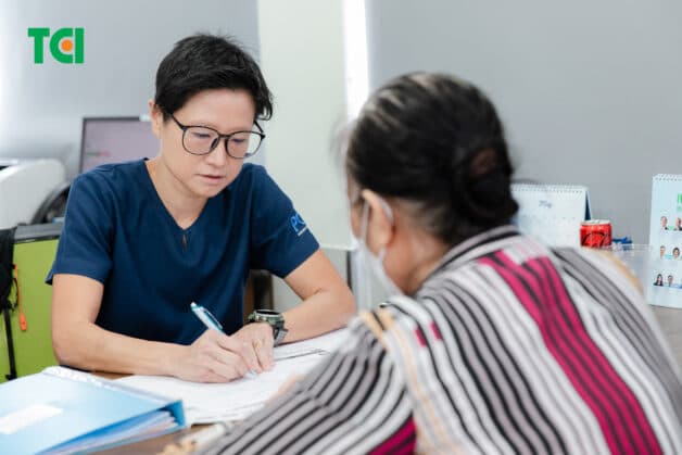 Thực hiện điều trị ung thư tại cổ tử cung bằng cách nào?