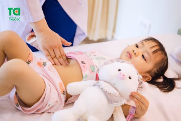 Điều trị tiêu chảy cấp với chuyên gia.