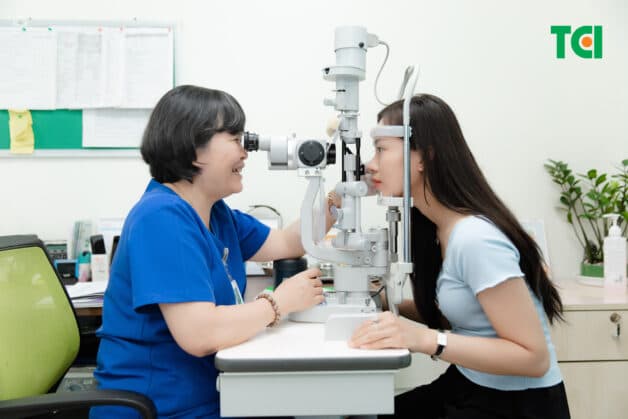 Điều trị viêm màng bồ đào với chuyên gia nhãn khoa